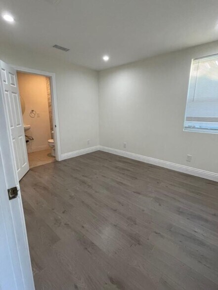 Building Photo - 19158 Schoenborn St