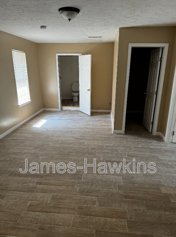 Building Photo - 940 Pebblebrook Dr