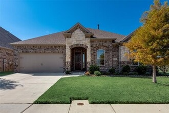 Building Photo - 9408 Lakeway Dr