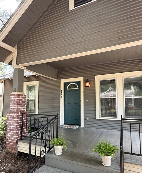 Primary Photo - 920 Ferguson St