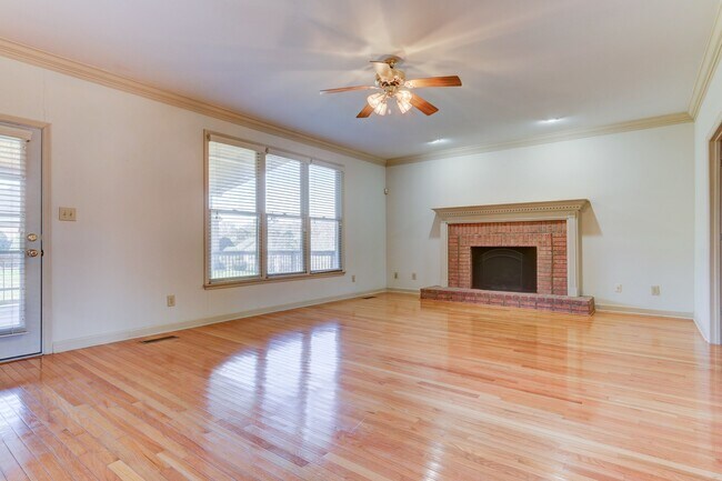 Building Photo - Farragut 37934 - 4 bedroom, 2.5 bath home ...