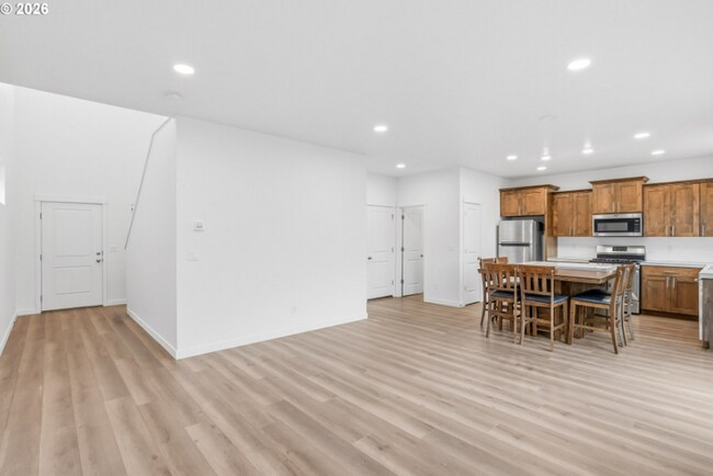 Building Photo - Stunning 3 Bedroom with Bonus Room | Solar Panels, Stainless Steel Appliances & Fenced Backyard