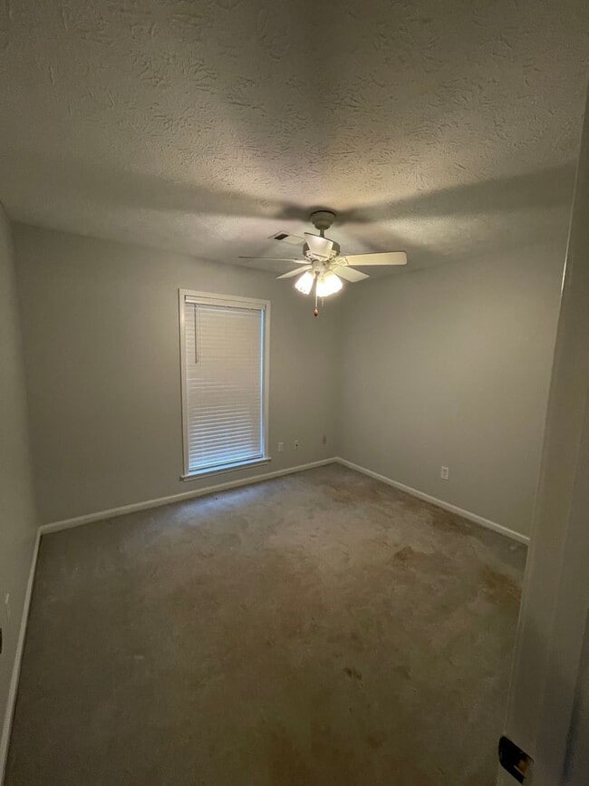 Building Photo - Country Living 3/2 in Wetumpka