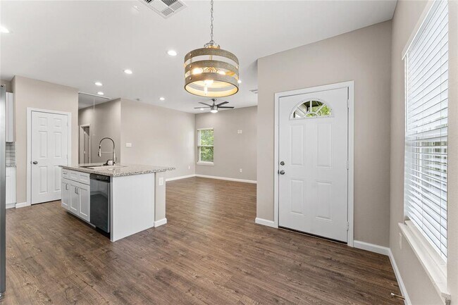 Building Photo - 5307 Groveton St