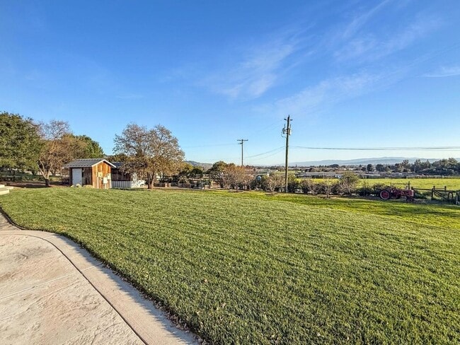 Building Photo - 2800 Roop Rd