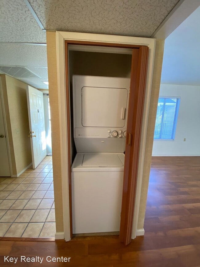 Building Photo - 2 br, 1 bath House - 11330 Fair Oaks Blvd ...
