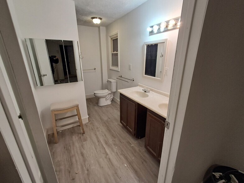 Building Photo - 3561 Brandau Dr NE