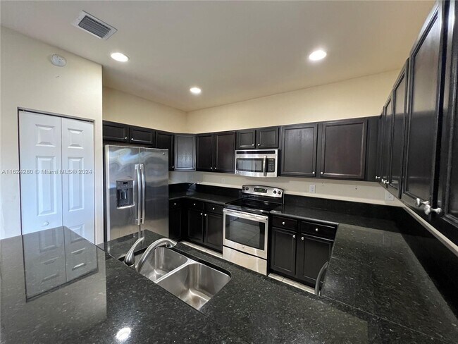 Building Photo - 748 SE 32nd Ave