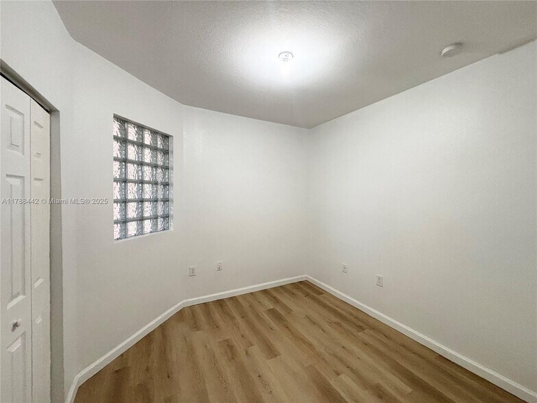 Building Photo - 8850 NW 97th Ave