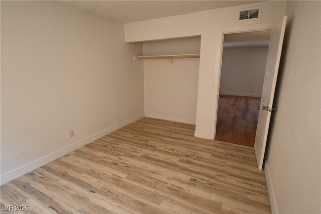 Building Photo - 1512 Cobb Ln