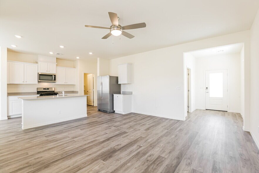 Building Photo - 1701 Desert Path Ave