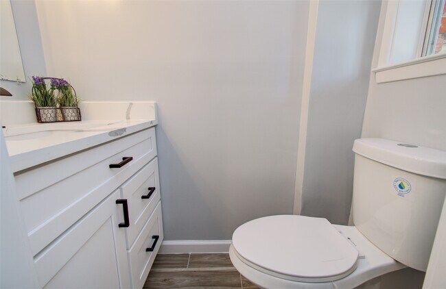 Building Photo - 1806 Cypress Dr