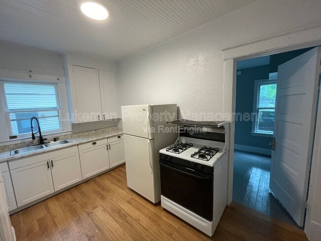 Building Photo - 720 Oak St