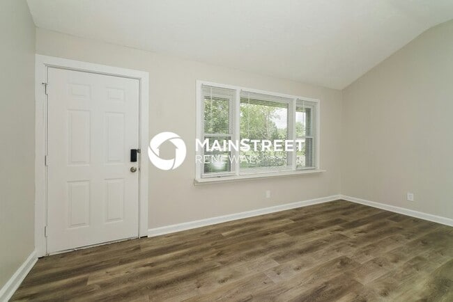 Building Photo - 3 Bedroom Pet-Friendly Home in Louisville, KY with Main Street Renewal