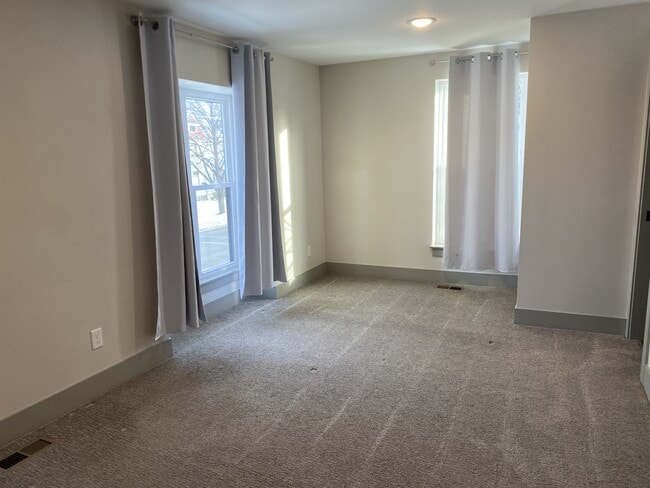 Building Photo - 336 Maple Ave