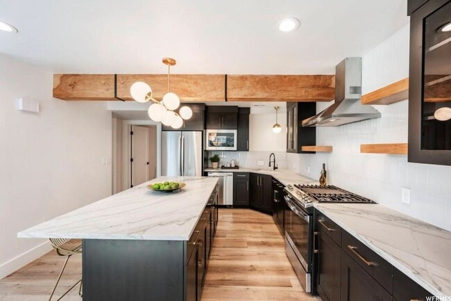 Building Photo - Designer Prospector Townhome