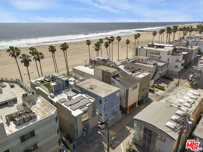 Building Photo - 2911 Ocean Front Walk