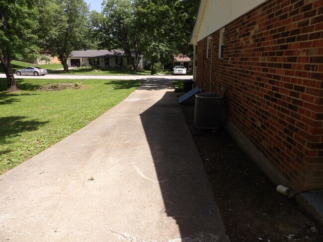 Building Photo - 248 Meadowview Dr