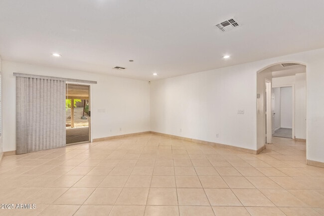 Building Photo - 1609 E Beautiful Ln