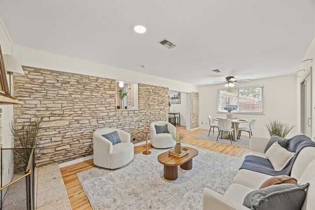 Building Photo - 3205 Whites Dr