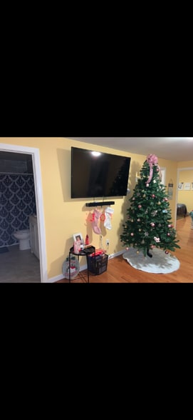 Building Photo - 18 High St