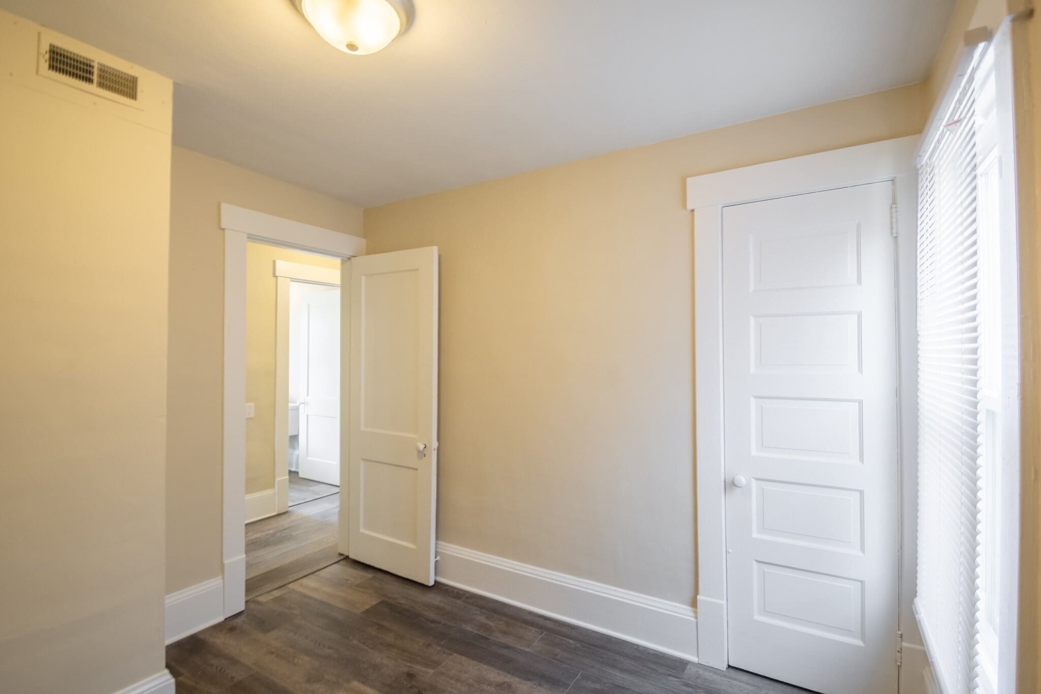 Building Photo - 37735 Vine St