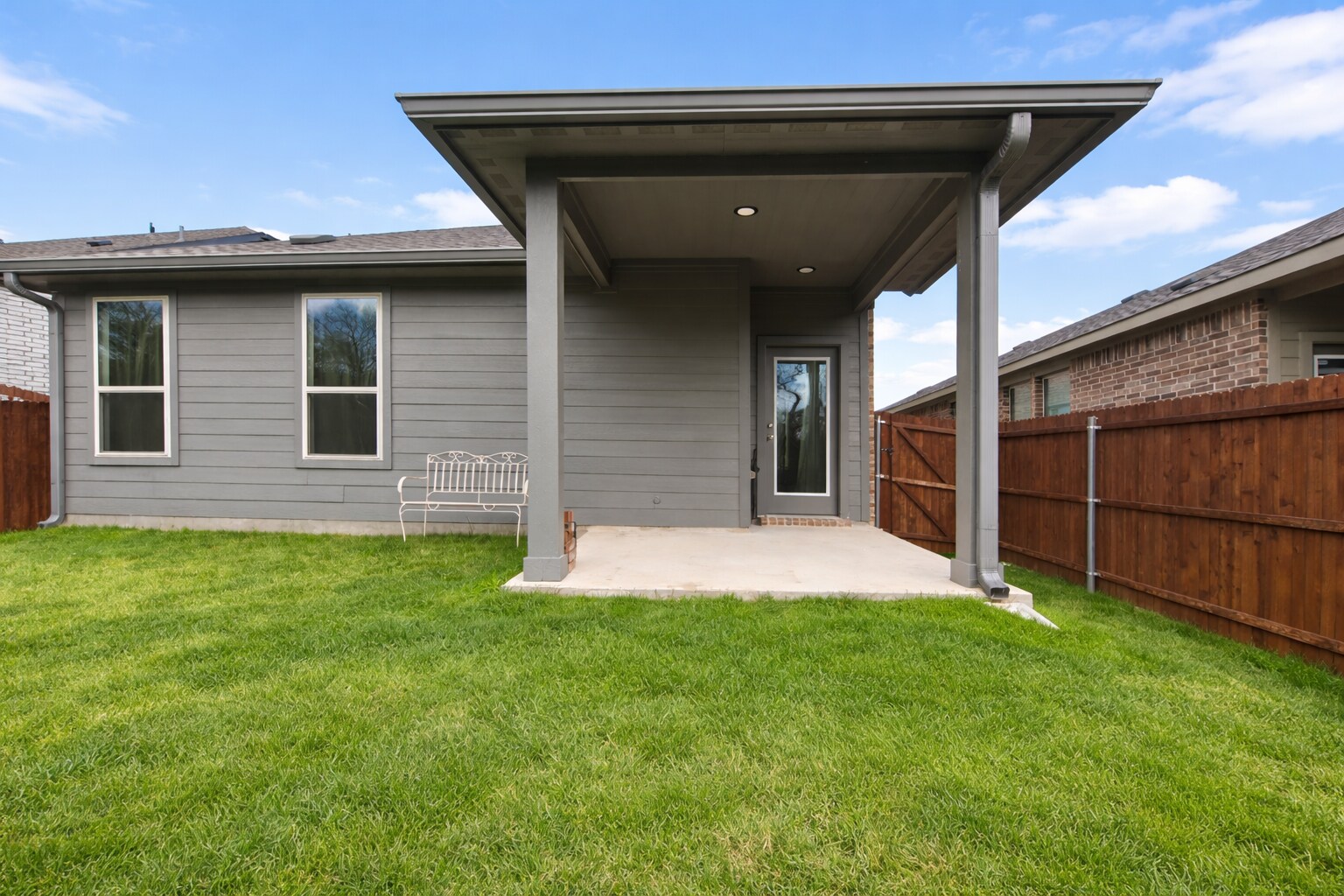 Building Photo - 1902 Iris Rd