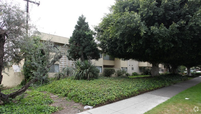 Building Photo - Park Huntington Apartments