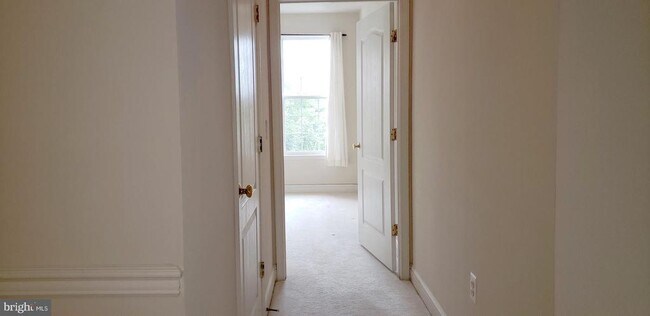 Building Photo - 5800 Clipper Ln