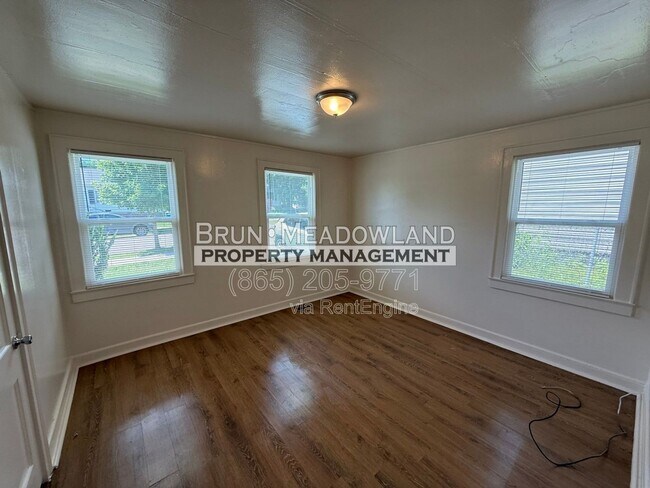 Building Photo - 2620 Woodbine Ave