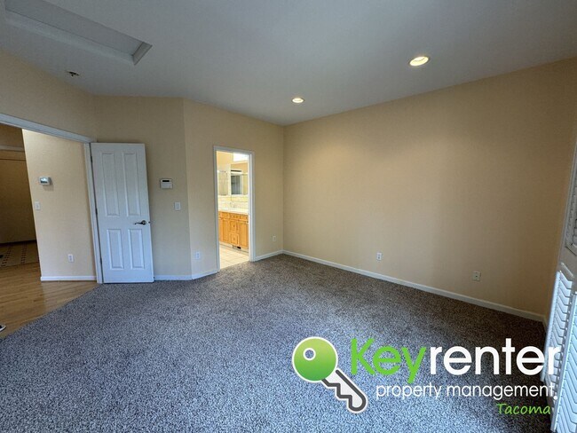 Building Photo - Dream Home on North Shore Golf Course in T...