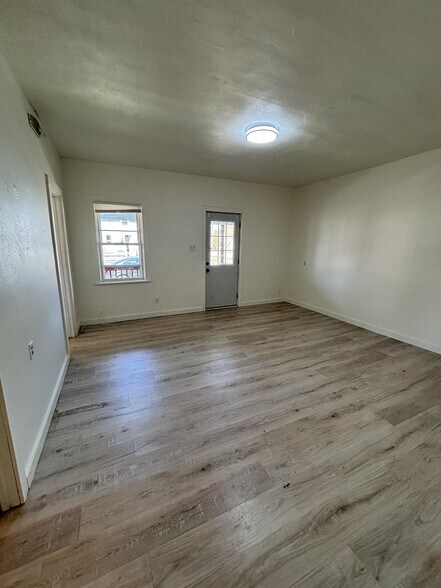 Building Photo - 601 Meadow St