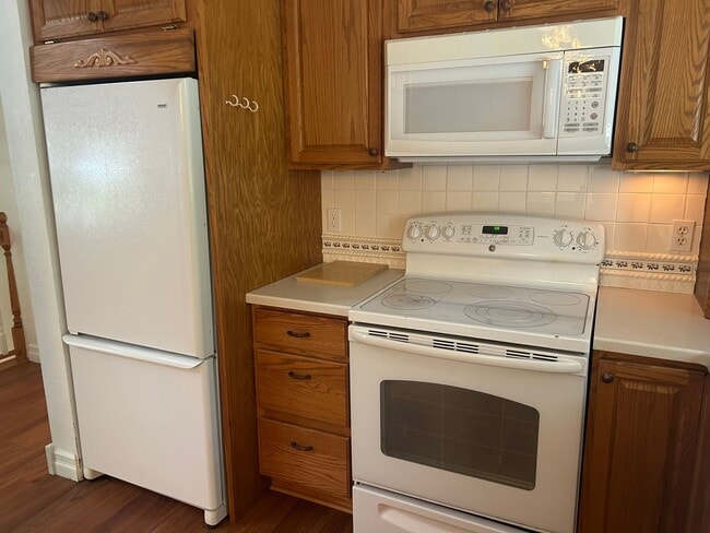 Building Photo - 4 Bedroom Home Near Whatcom Falls