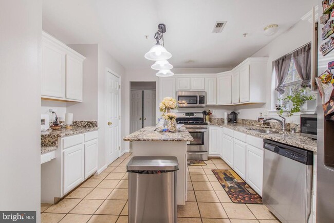 Building Photo - 11809 Old Fort Rd