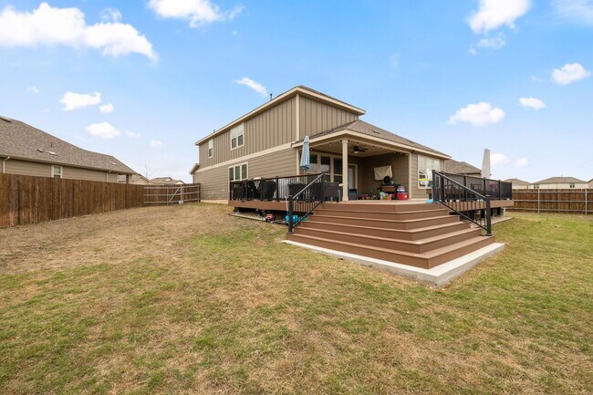 Building Photo - 525 Compania Cove