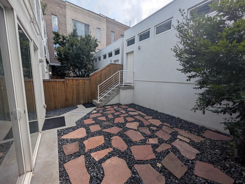 Building Photo - 2945 Umatilla St