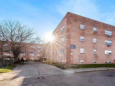 Building Photo - 921 W Spencer St