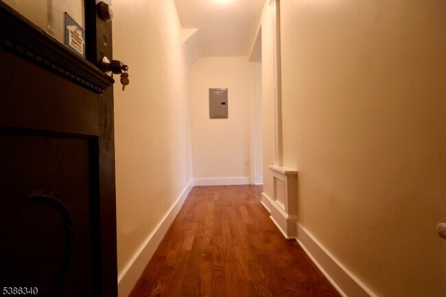 Primary Photo - 484 S 16th St