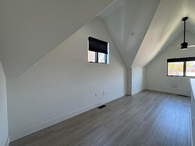 Building Photo - 973 E Broad St