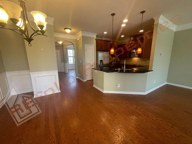 Building Photo - Great Location! Elegant 3 Story 4 Bedroom ...