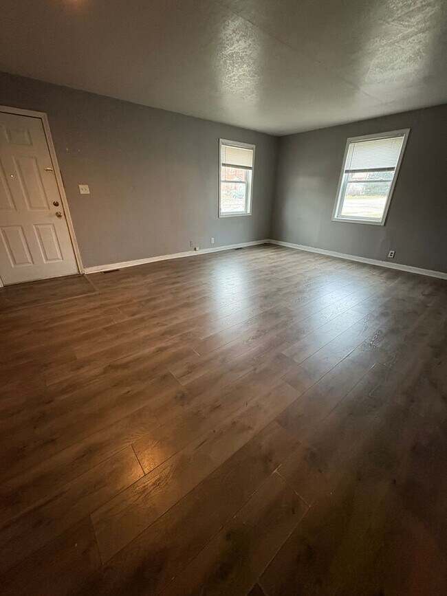 Building Photo - 1701 Onalaska Ave