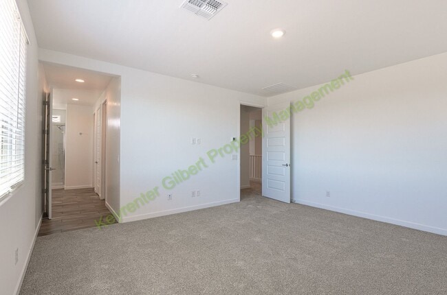 Building Photo - Pet Friendly 5 bed/3 bath in the Hawes Crossing Community of East Mesa