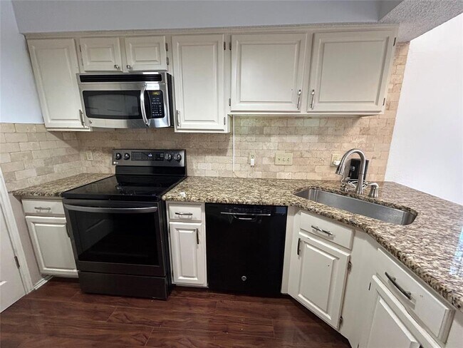 Building Photo - 3809 Spicewood Springs Rd