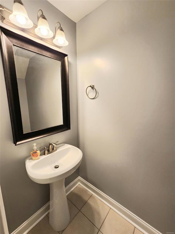 Building Photo - 920 Delaney Dr