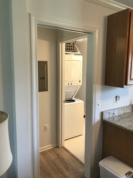 WASHER/DRYER - 1917 Twin Lakes Dr