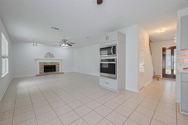 Building Photo - 3131 Double Lake Dr