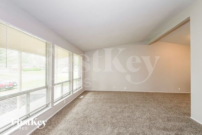 Building Photo - 1520 Ascot Terrace