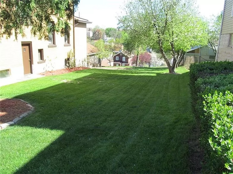 Old yard photo. Yard now is fenced in and has a fire pit - 729 Gallion Ave