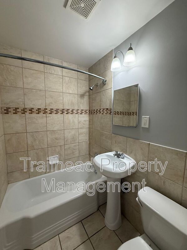 Building Photo - 320 E Gregory Blvd