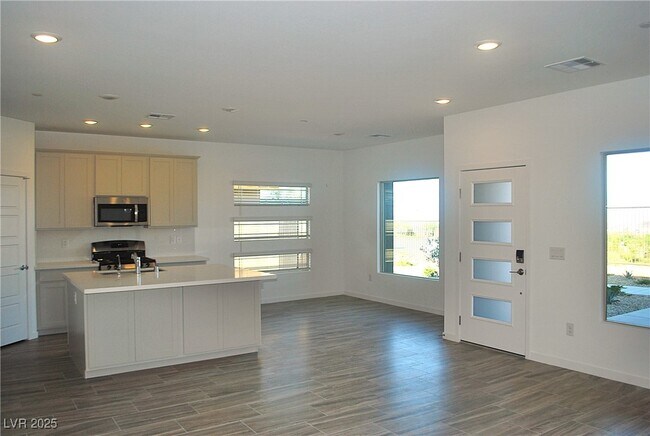 Building Photo - 896 Kings Clf Ln